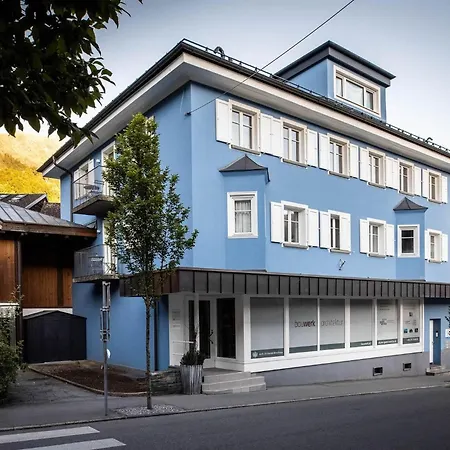 Blau * Schruns